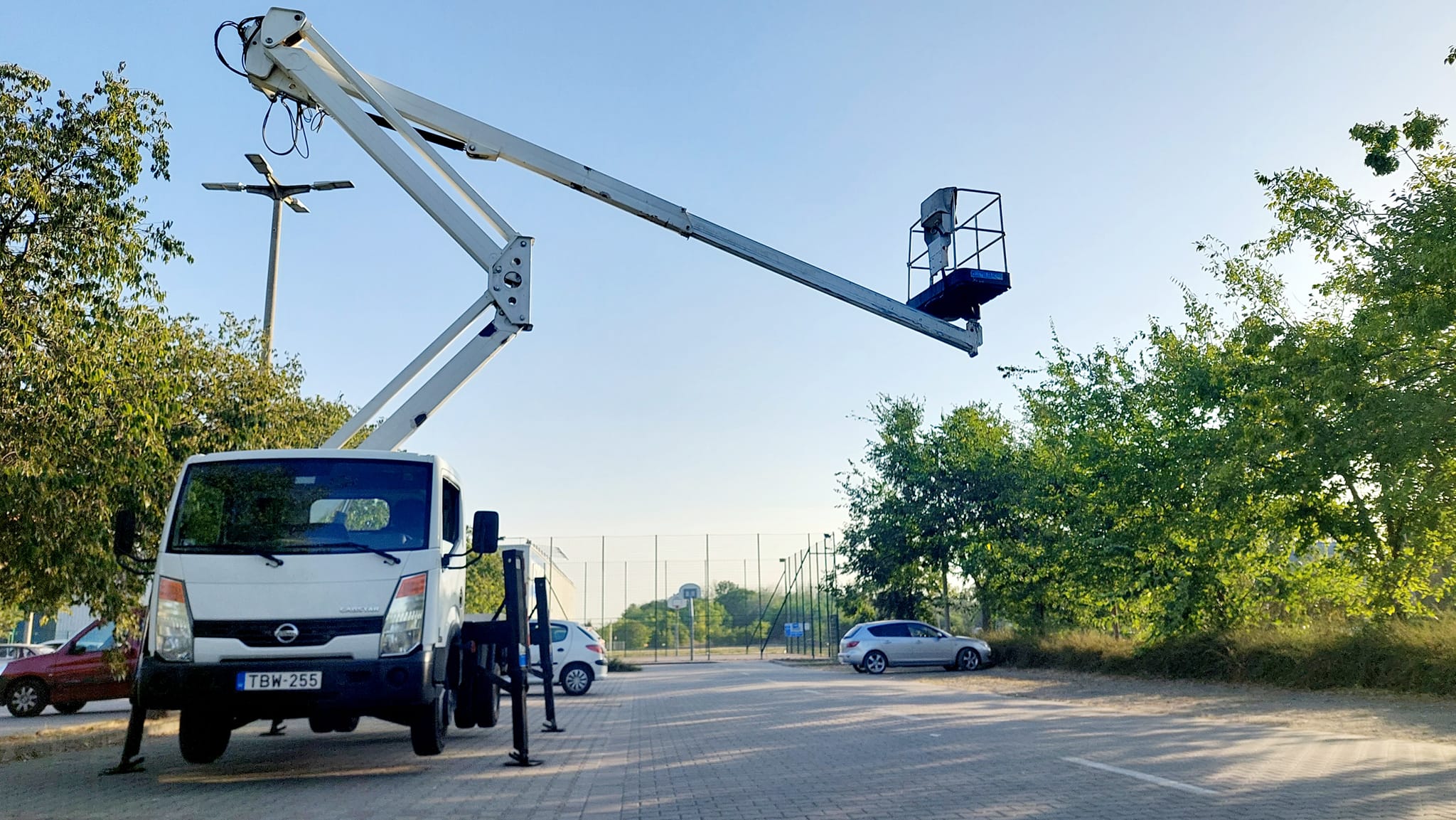 Emelőkosaras darunk 5